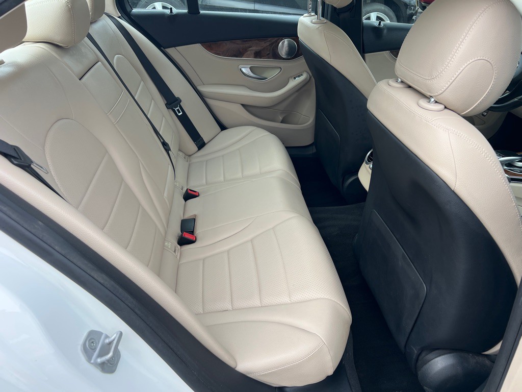 2015 Mercedes-Benz C-Class Image 34