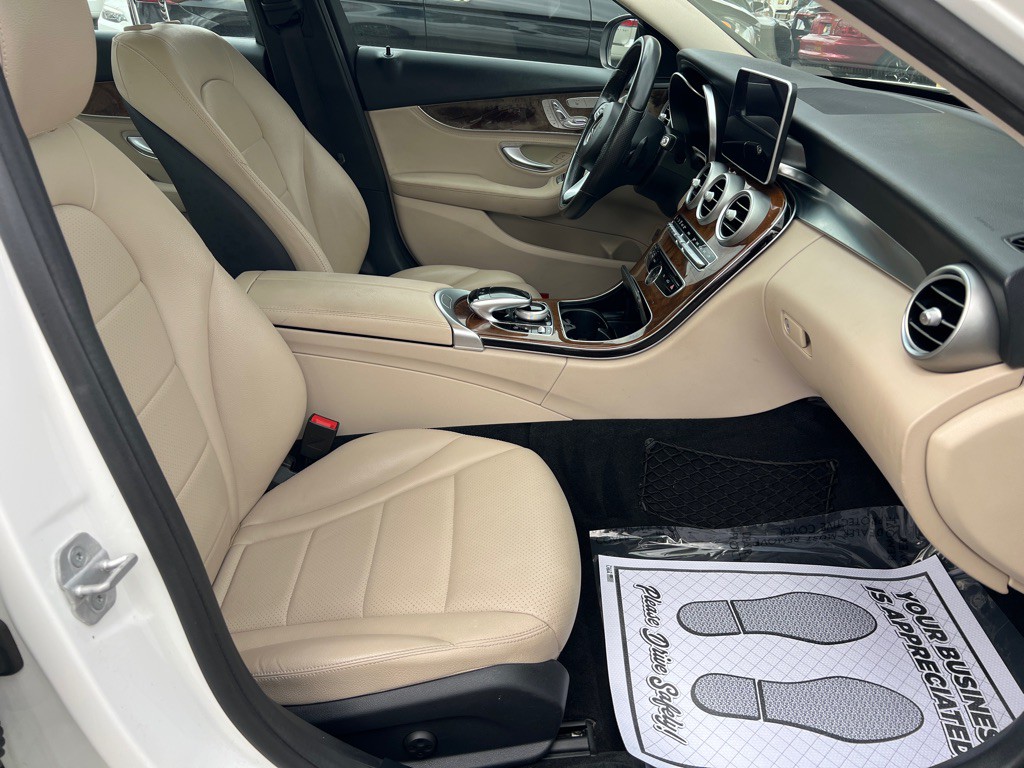 2015 Mercedes-Benz C-Class Image 35