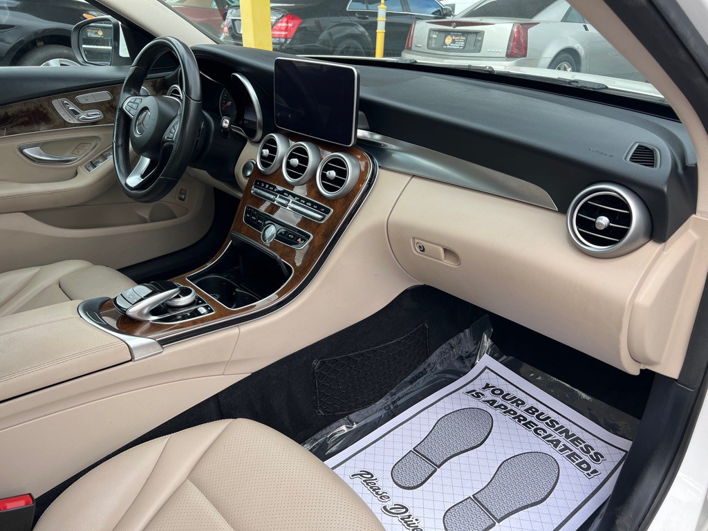 2015 Mercedes-Benz C-Class Image 36