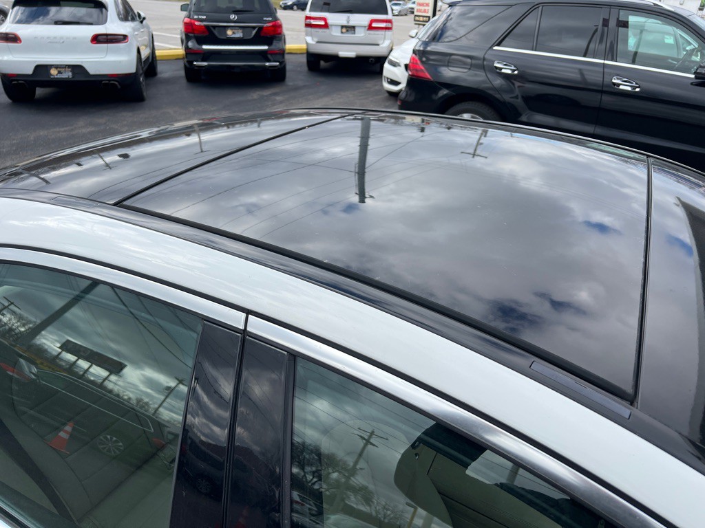 2015 Mercedes-Benz C-Class Image 40