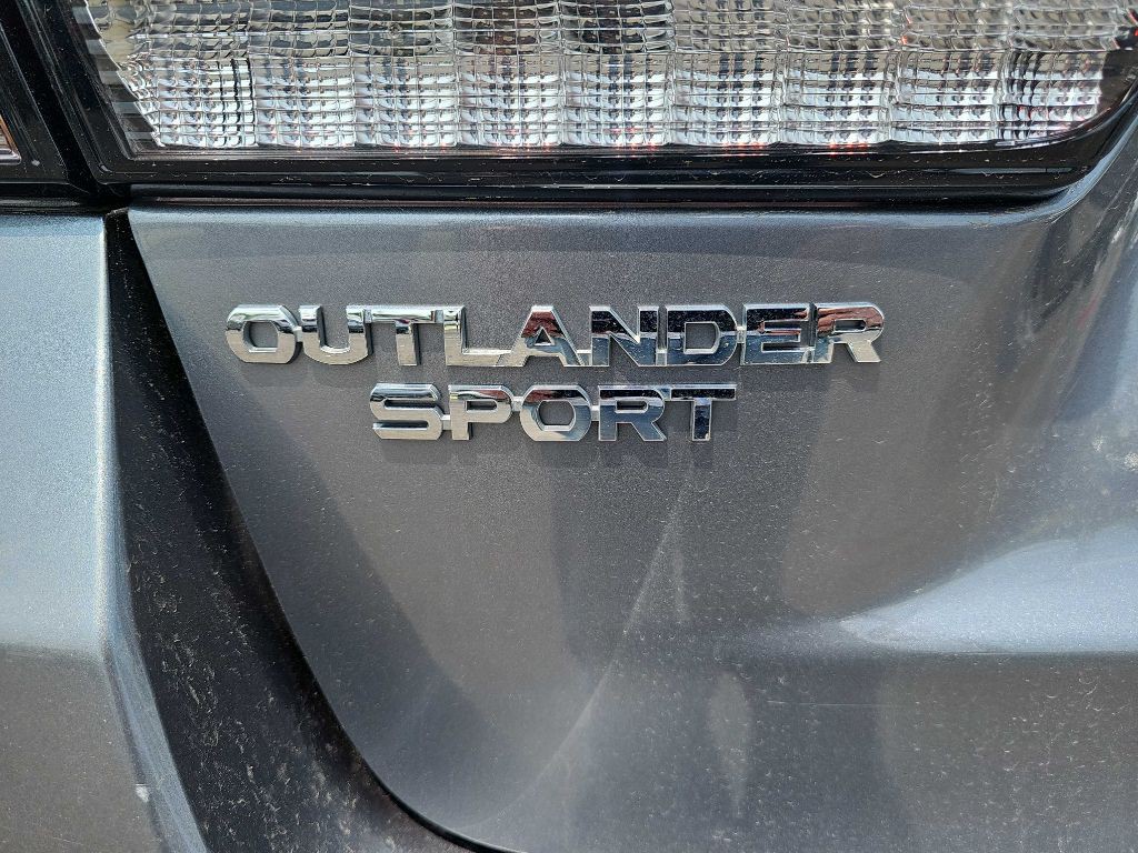 2023 Mitsubishi Outlander Image 17