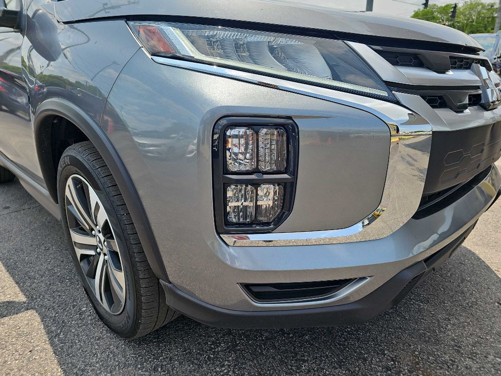 2023 Mitsubishi Outlander Image 24