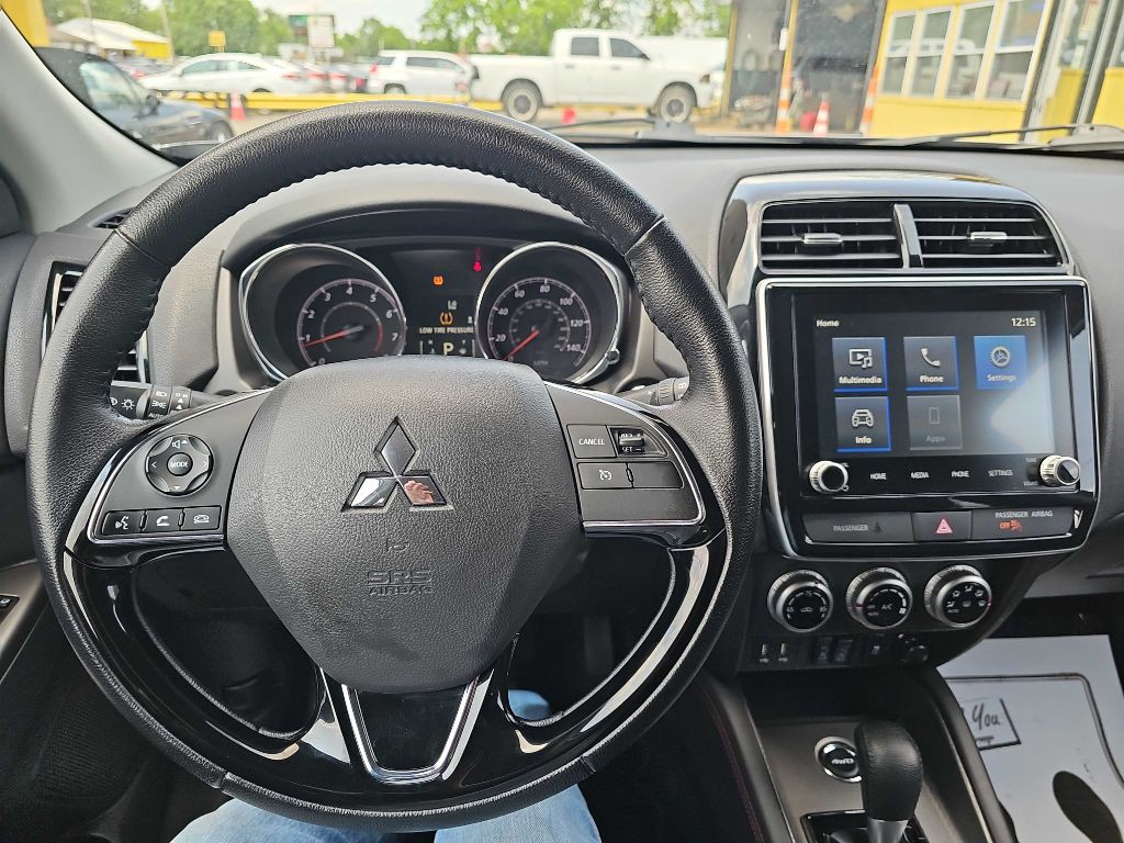 2023 Mitsubishi Outlander Image 28