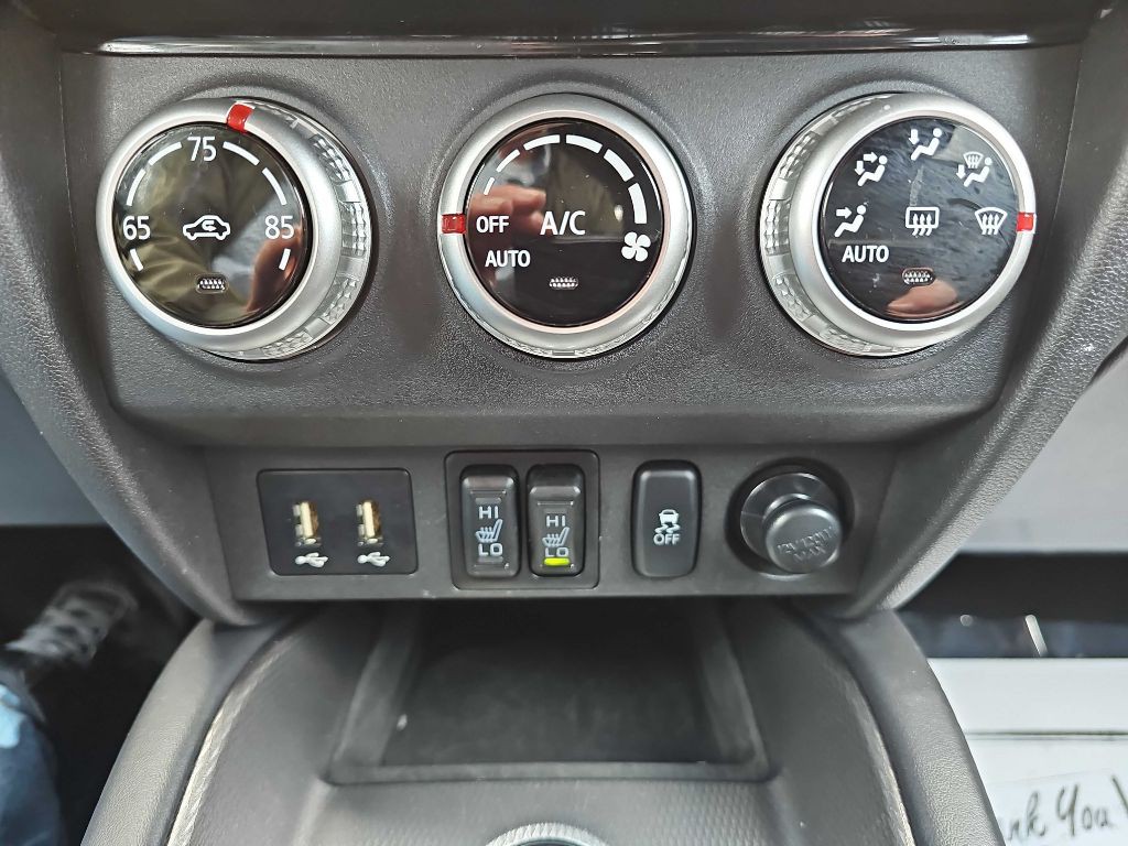 2023 Mitsubishi Outlander Image 32