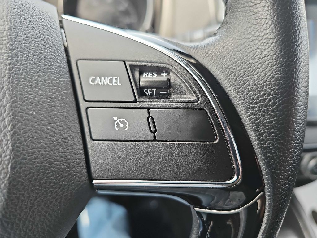 2023 Mitsubishi Outlander Image 35