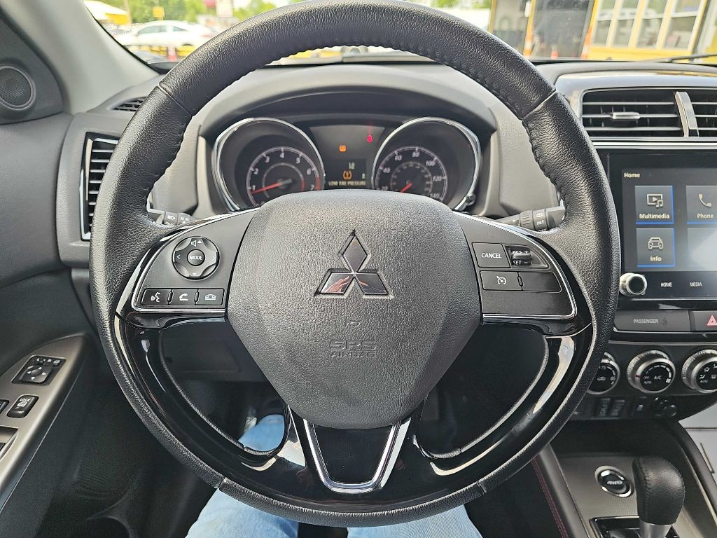 2023 Mitsubishi Outlander Image 36