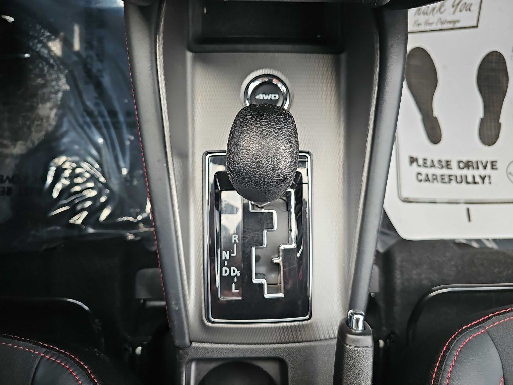 2023 Mitsubishi Outlander Image 38