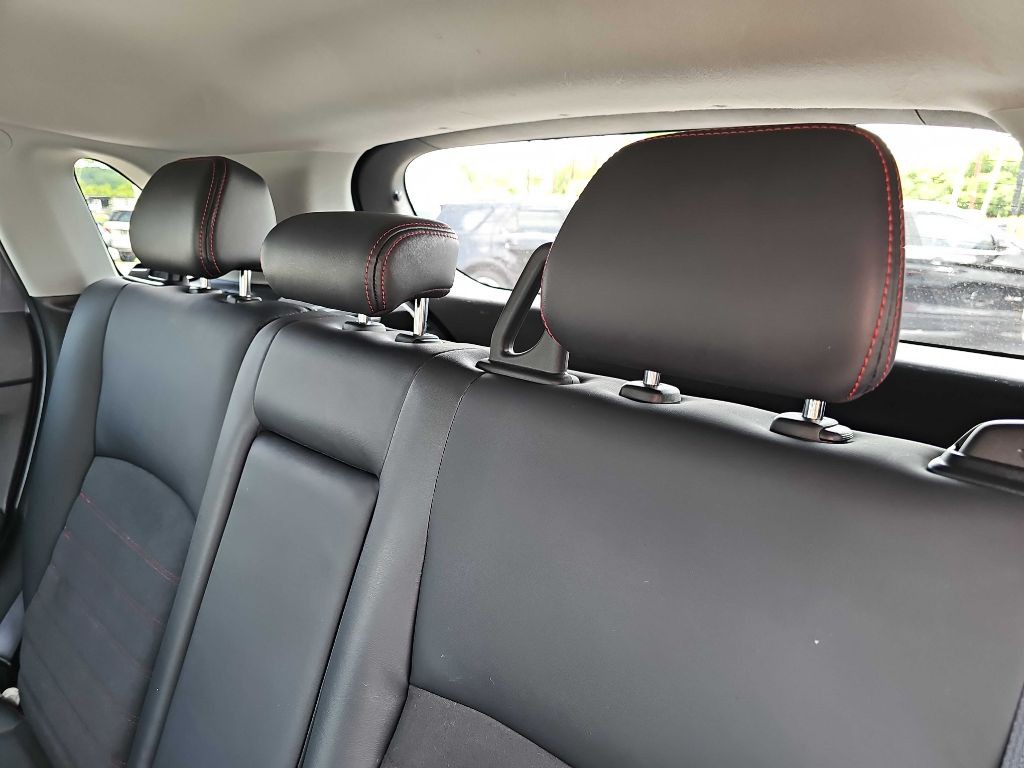 2023 Mitsubishi Outlander Image 39