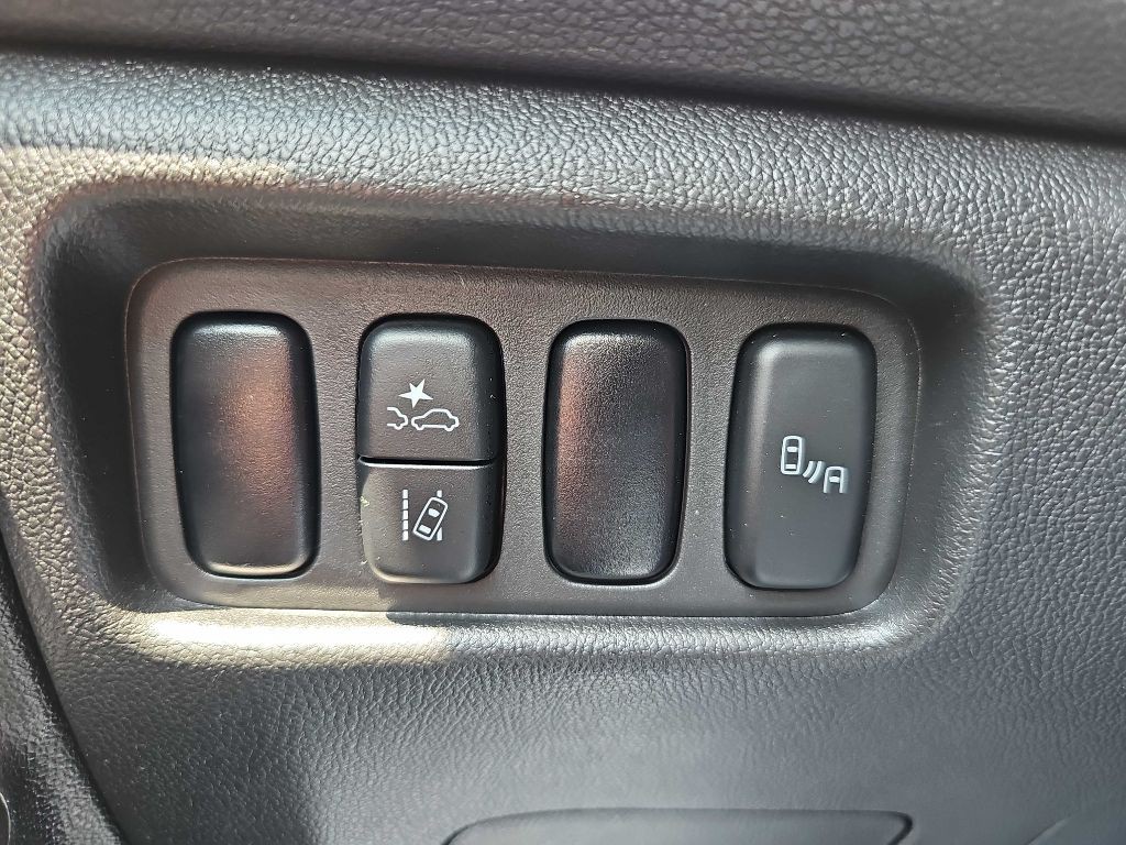 2023 Mitsubishi Outlander Image 42