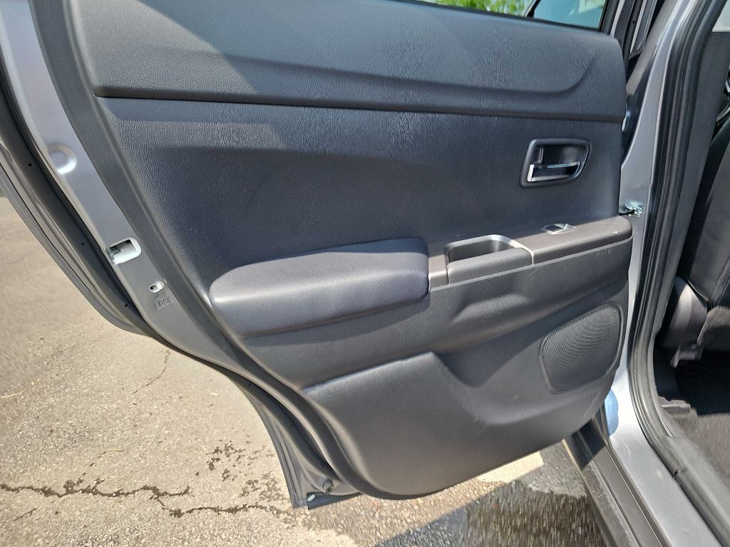 2023 Mitsubishi Outlander Image 44