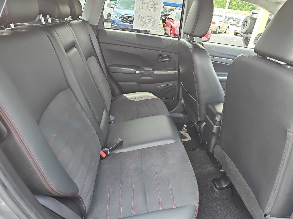 2023 Mitsubishi Outlander Image 45