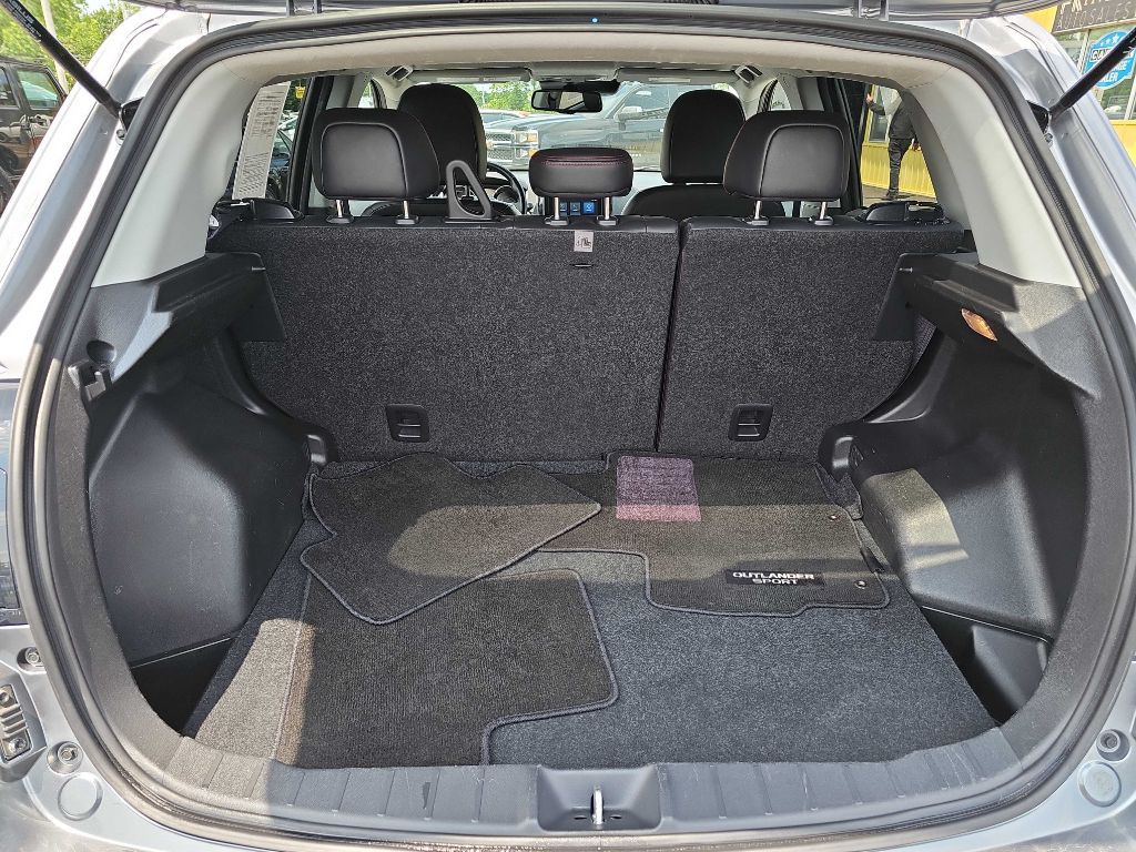 2023 Mitsubishi Outlander Image 49