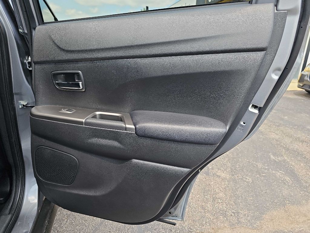 2023 Mitsubishi Outlander Image 51