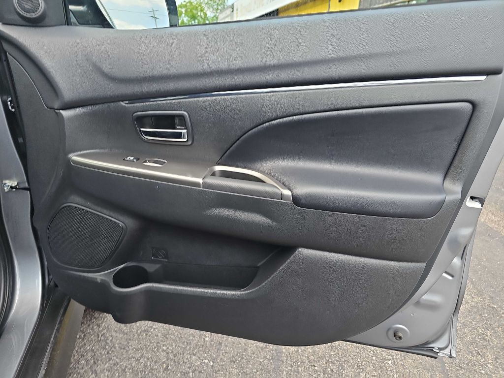 2023 Mitsubishi Outlander Image 52