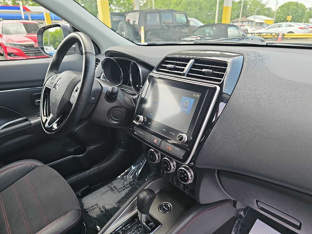 2023 Mitsubishi Outlander Image 55