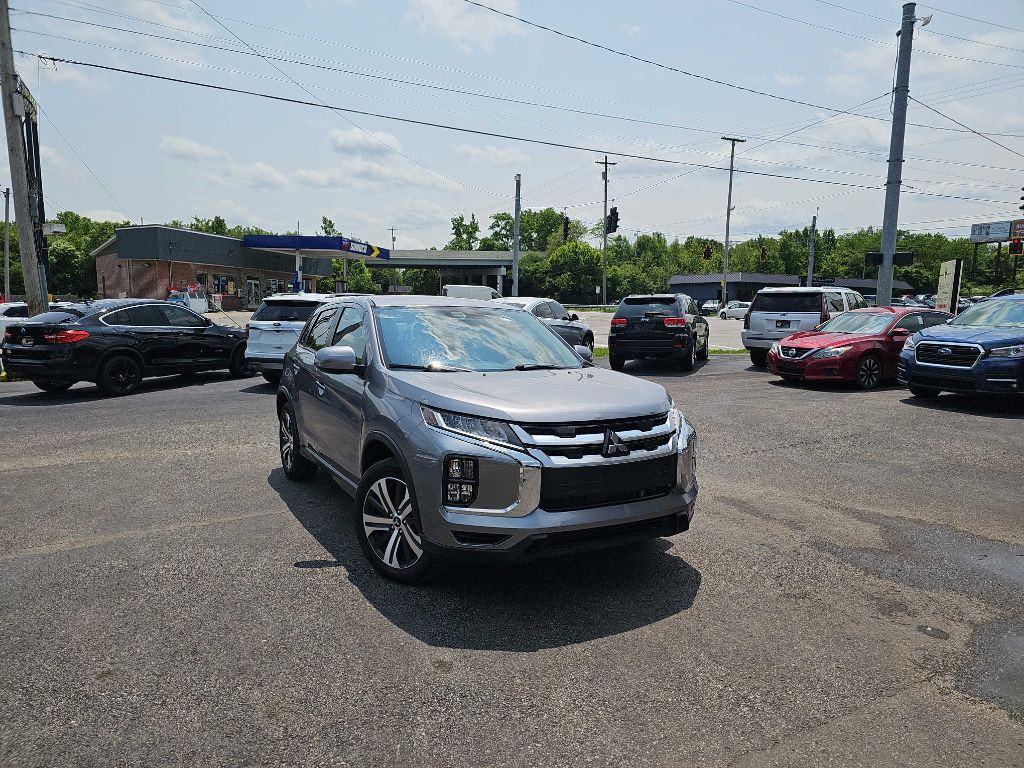 2023 Mitsubishi Outlander Image 2