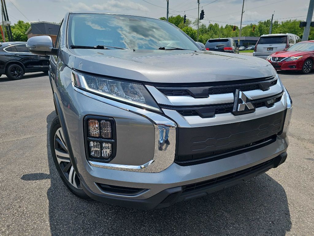 2023 Mitsubishi Outlander Image 3