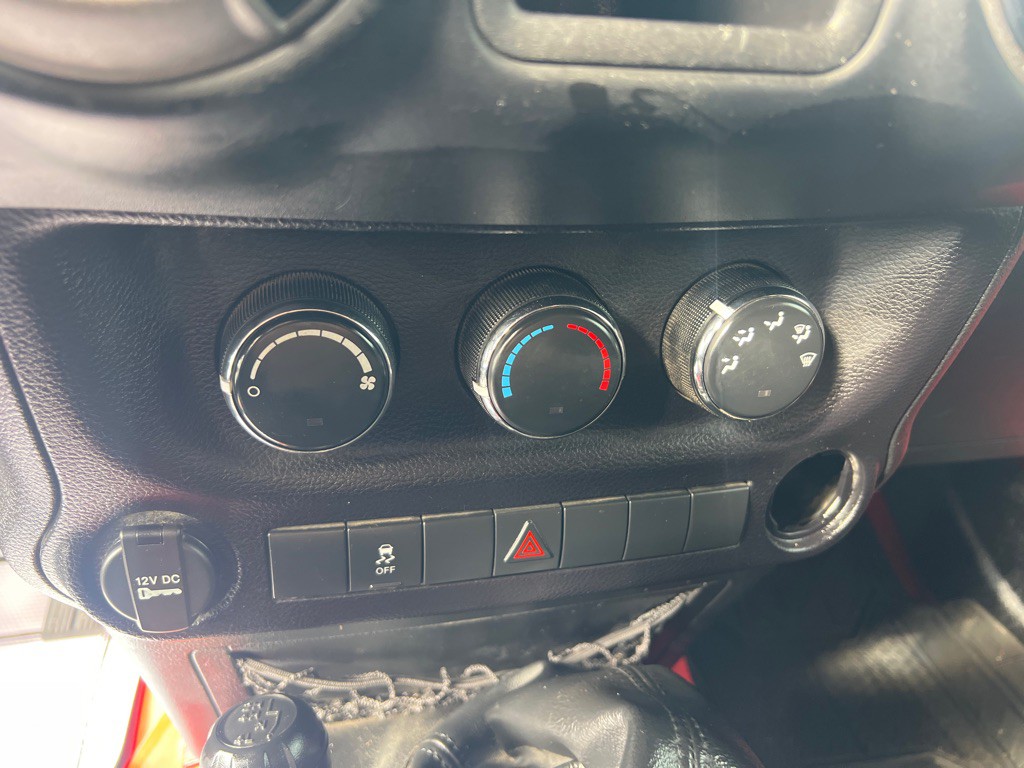 2016 Jeep Wrangler Image 28