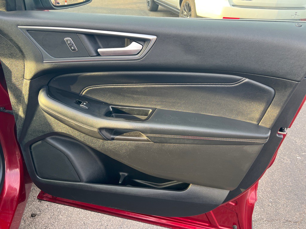 2018 Ford Edge Image 32