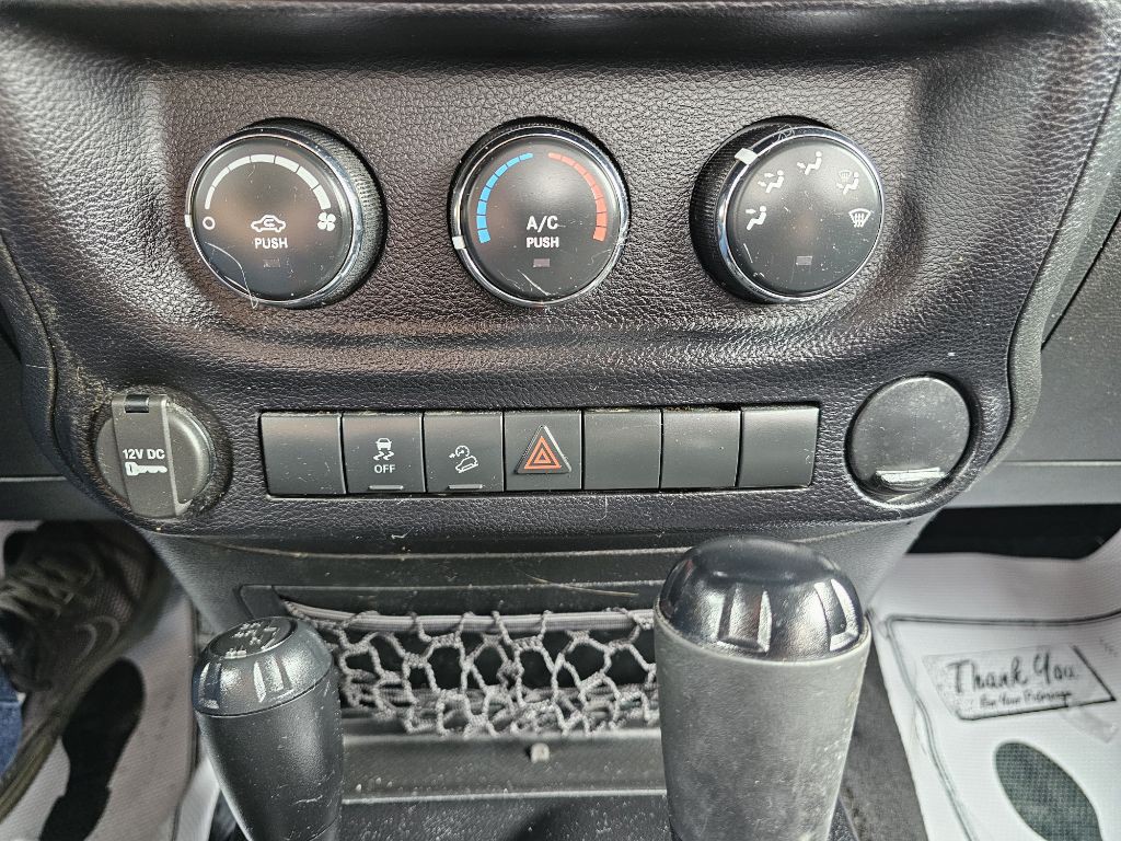 2015 Jeep Wrangler Image 20