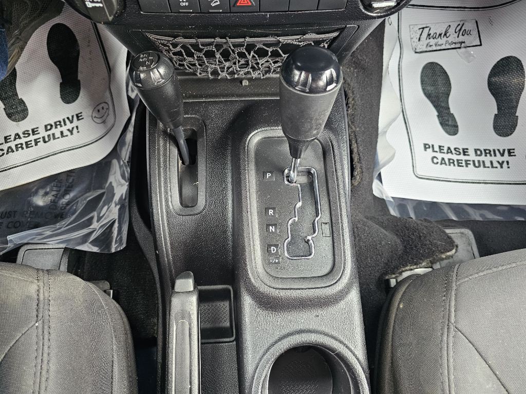 2015 Jeep Wrangler Image 21