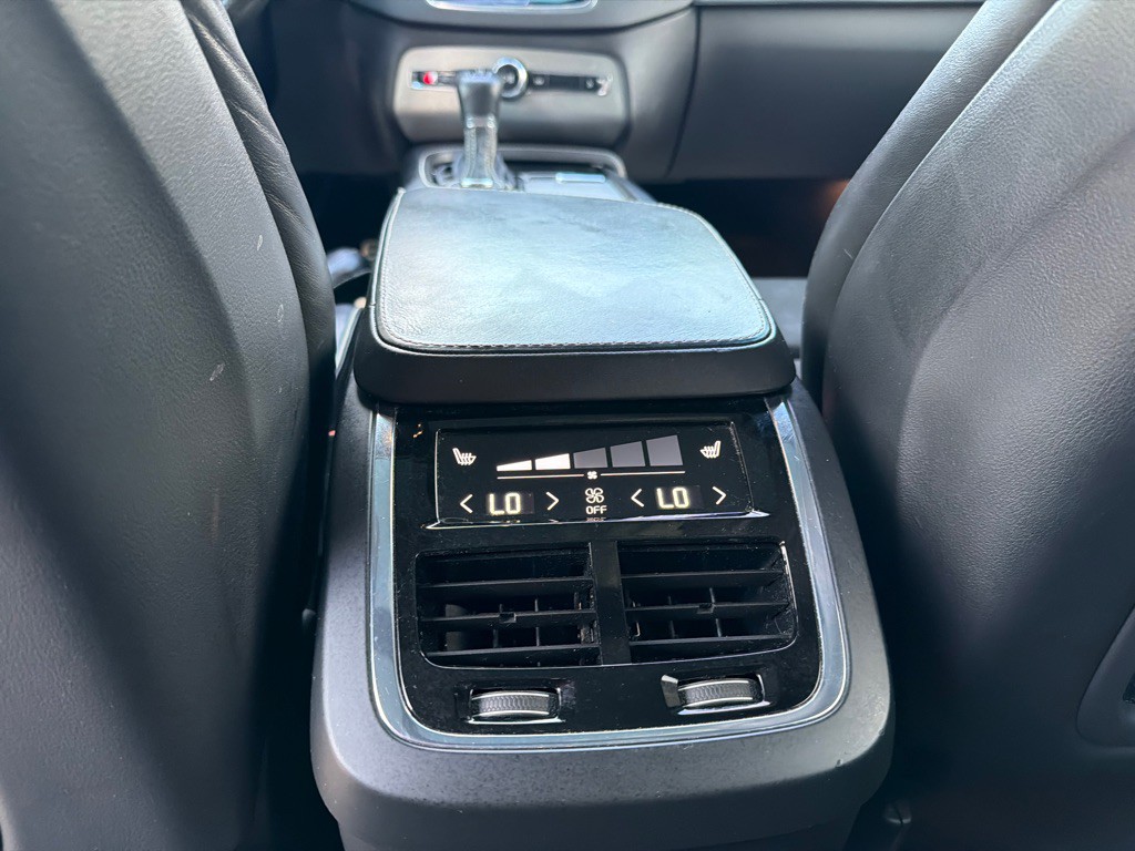 2016 Volvo XC90 Image 32