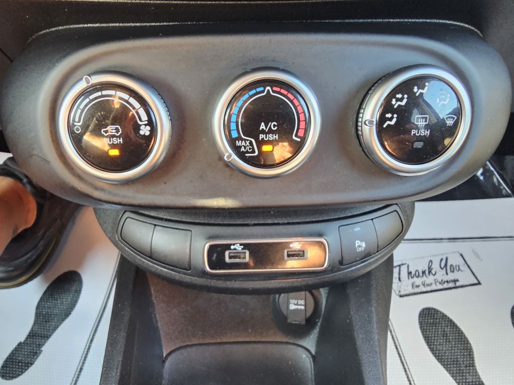 2021 FIAT 500 Image 30