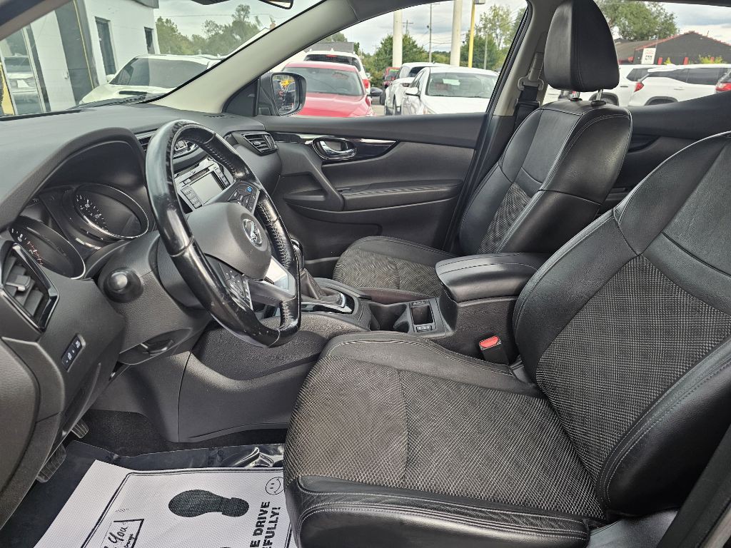 2022 Nissan Rogue Image 18