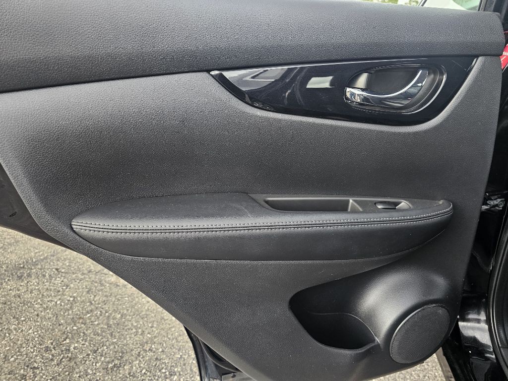 2022 Nissan Rogue Image 35