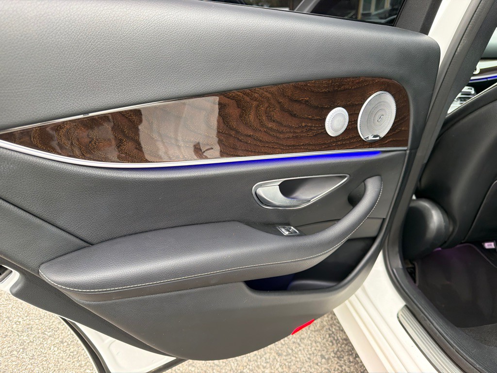 2017 Mercedes-Benz E-Class Image 33