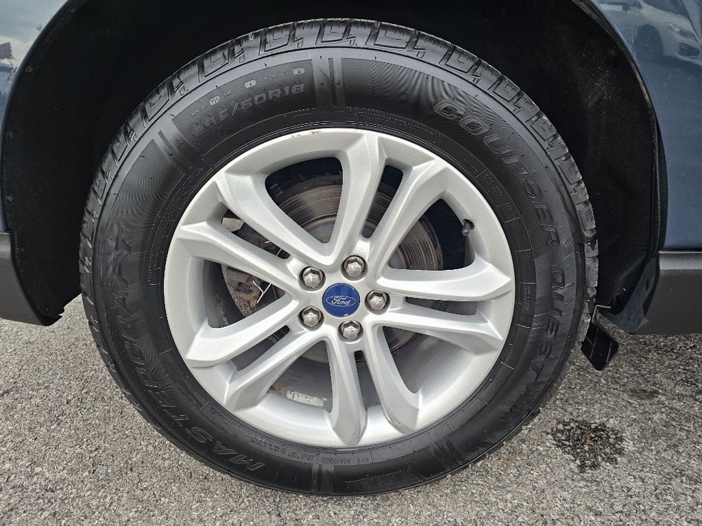 2019 Ford Edge Image 16
