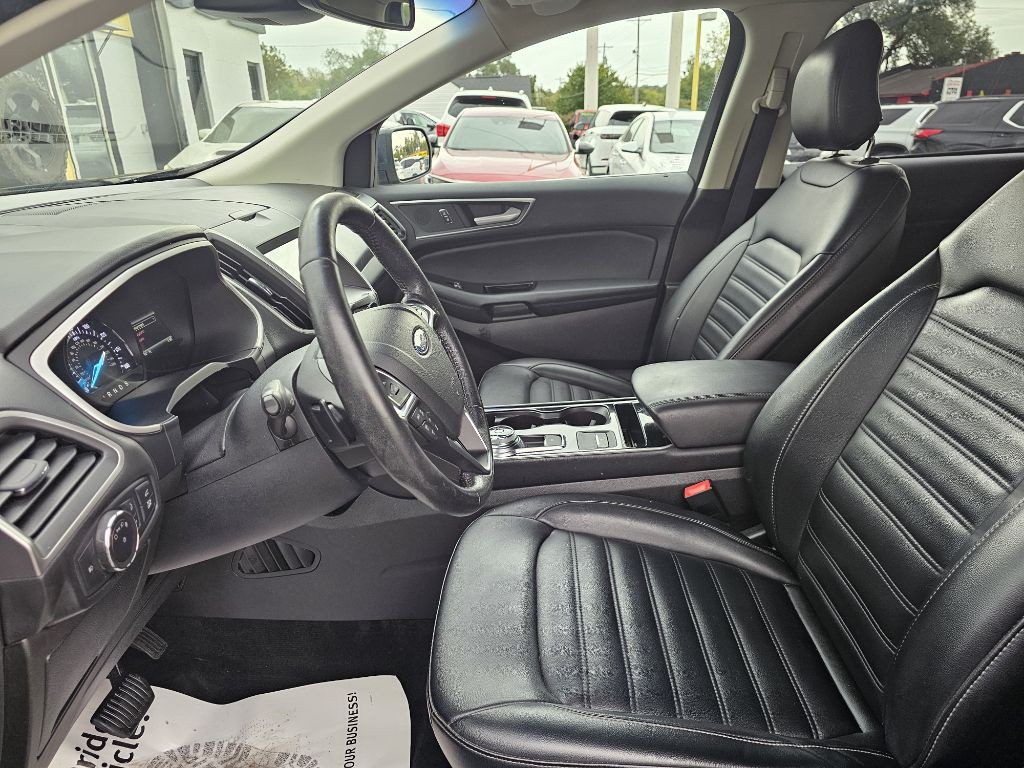 2019 Ford Edge Image 17