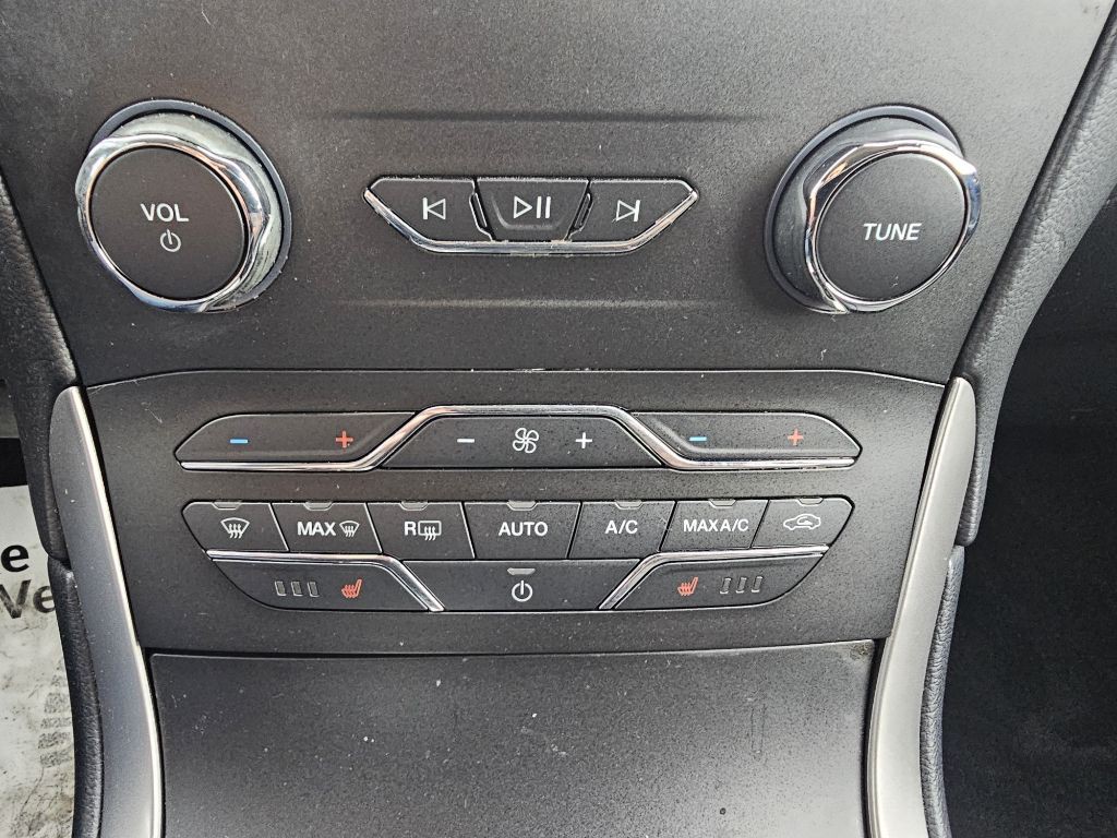 2019 Ford Edge Image 25