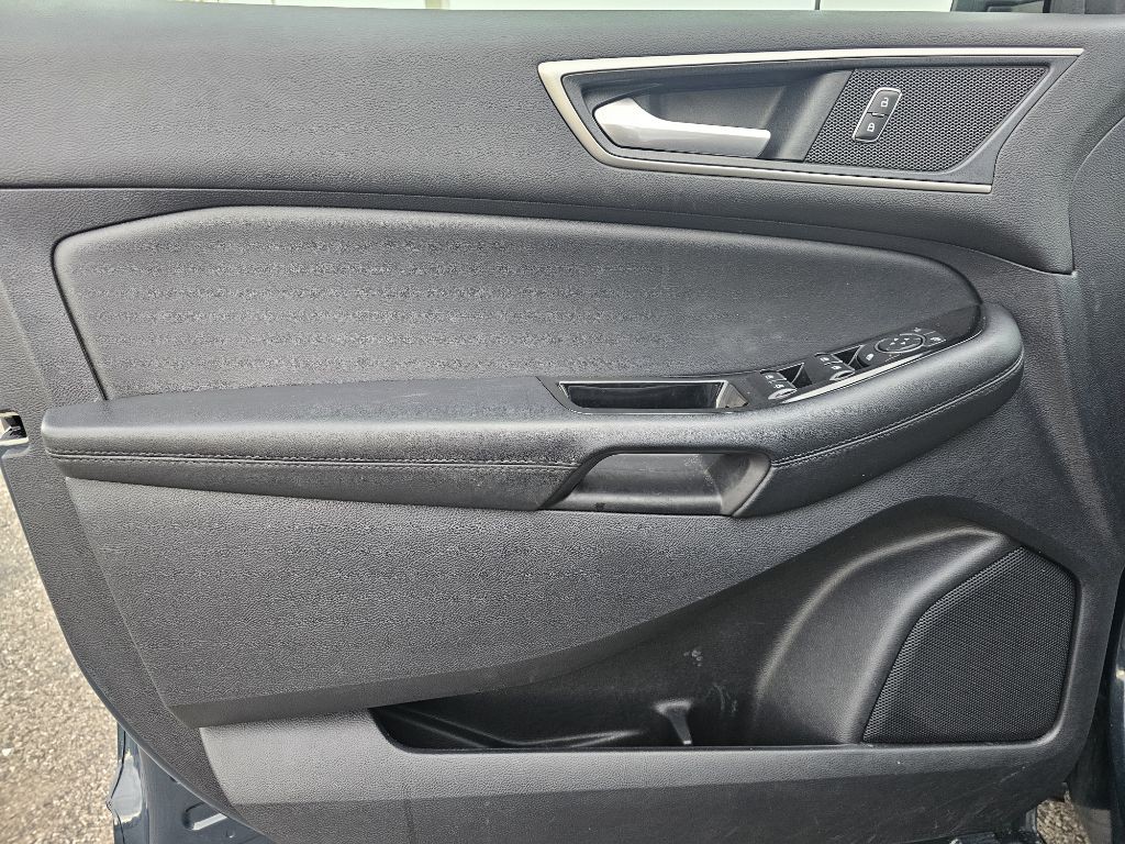 2019 Ford Edge Image 32