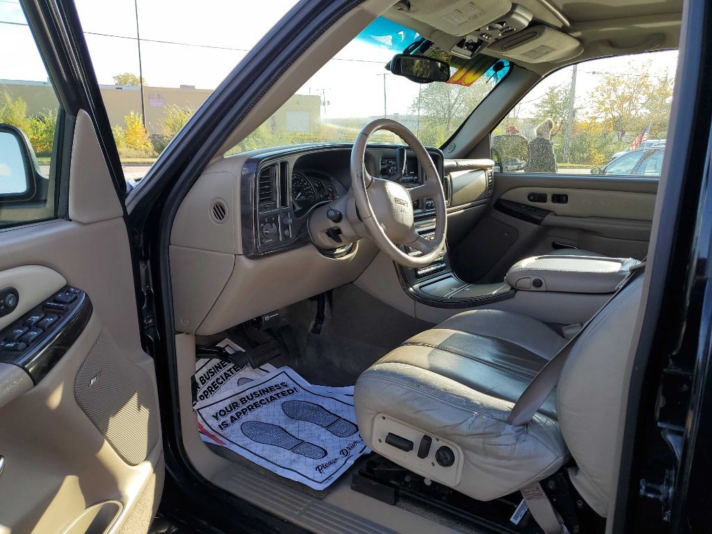 2001 GMC Denali Image 5
