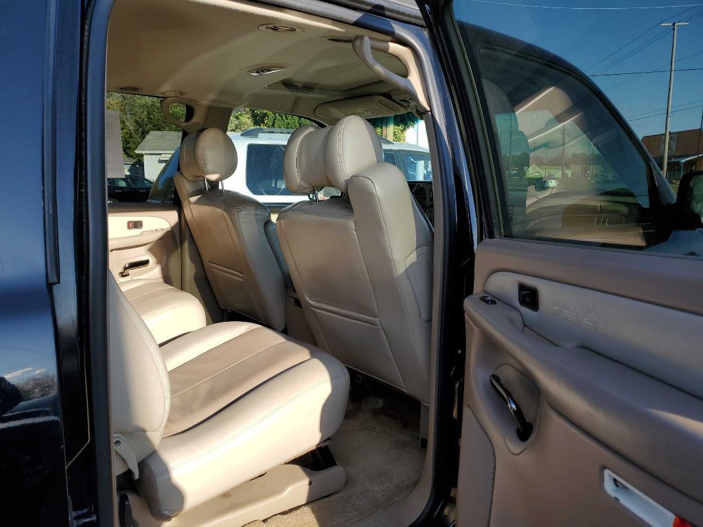 2001 GMC Denali Image 8