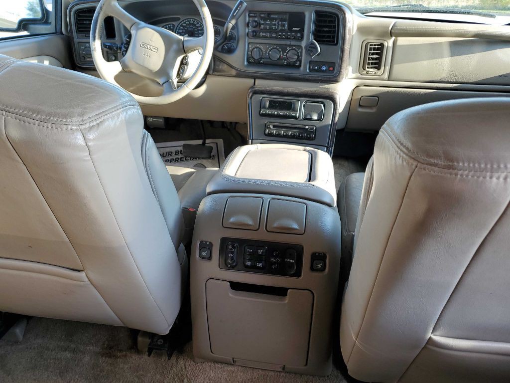 2001 GMC Denali Image 9