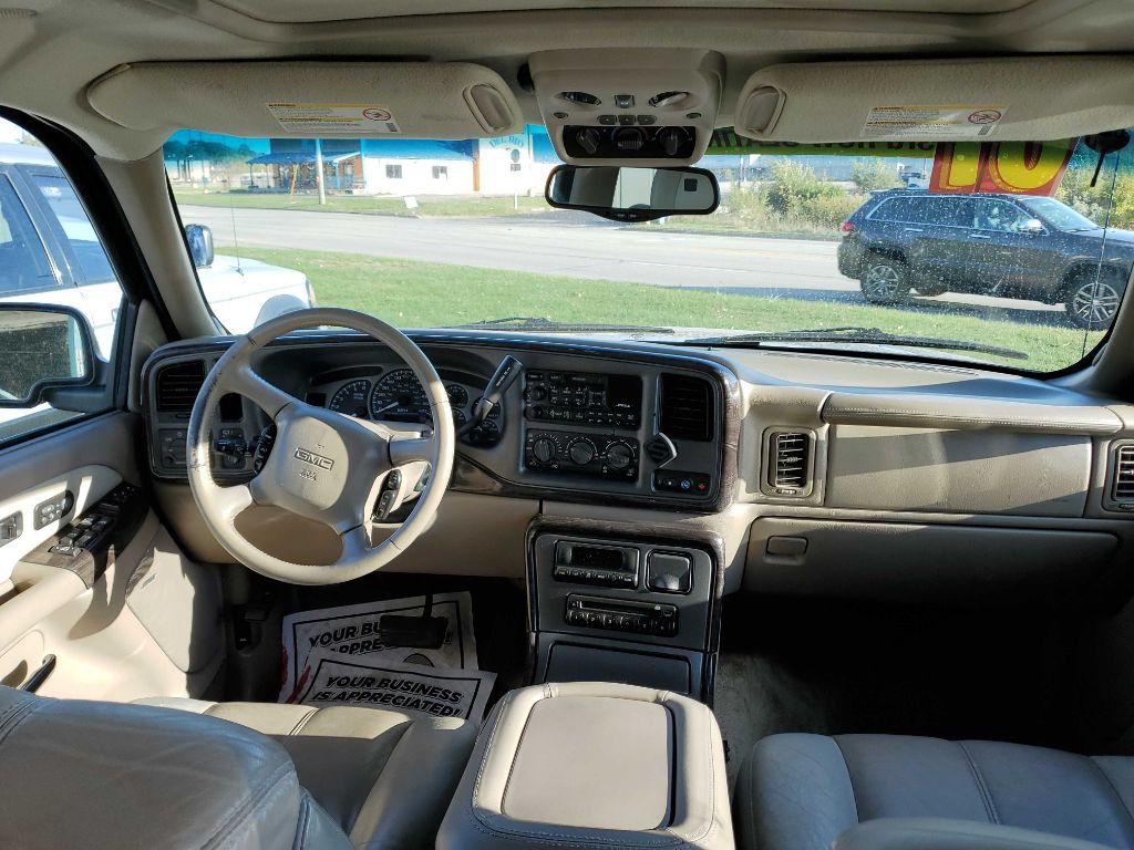 2001 GMC Denali Image 10