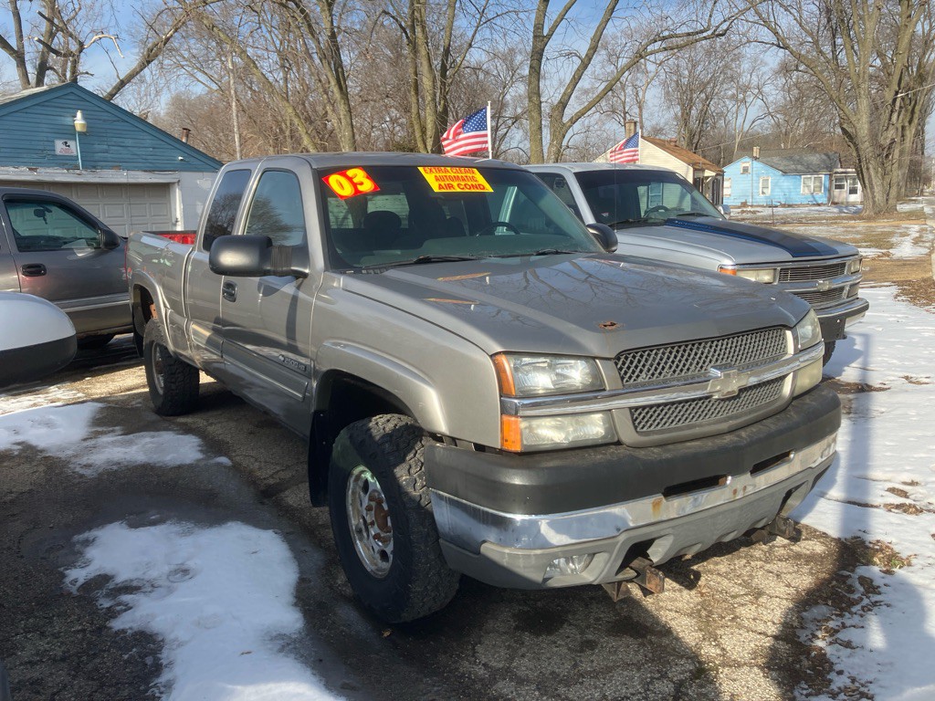 2003 Chevrolet Silverado 1500 Image 2