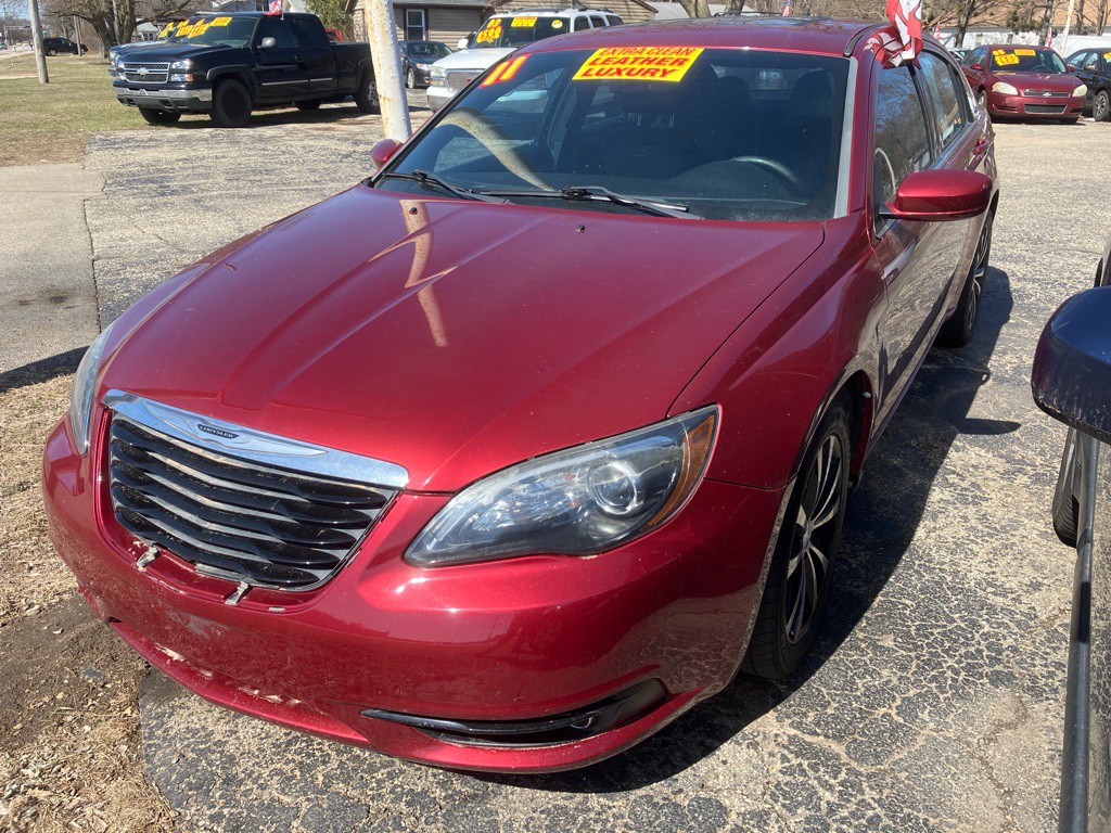 2011 Chrysler 200 Image 2