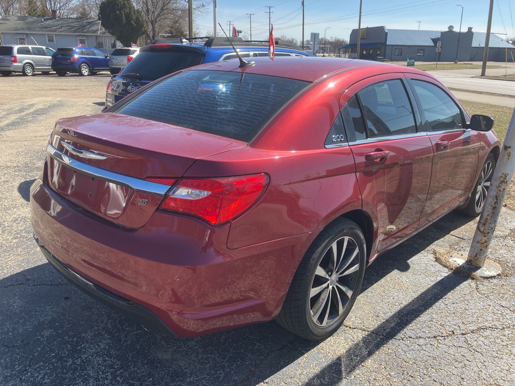 2011 Chrysler 200 Image 3