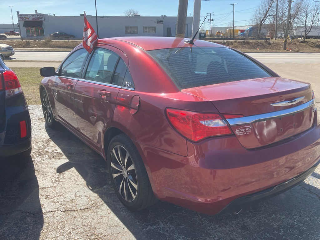 2011 Chrysler 200 Image 4