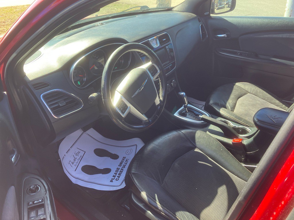 2011 Chrysler 200 Image 5