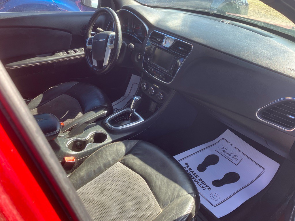 2011 Chrysler 200 Image 8