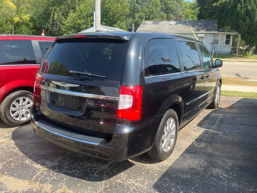 2015 Chrysler Town & Country Image 3