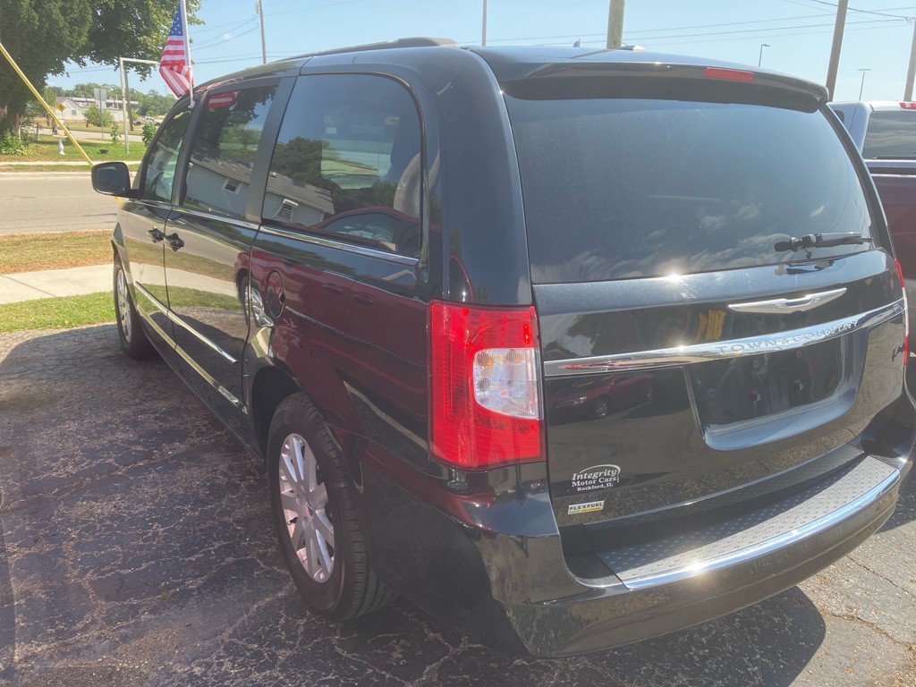 2015 Chrysler Town & Country Image 4