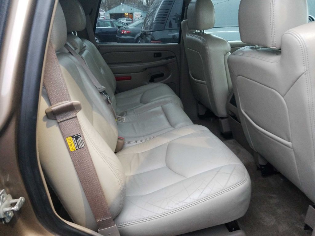 2004 Chevrolet Tahoe Image 3