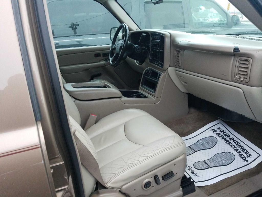 2004 Chevrolet Tahoe Image 4