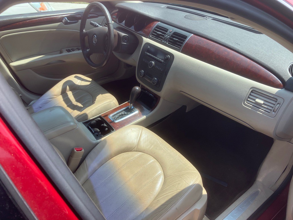 2008 Buick Lucerne Image 2