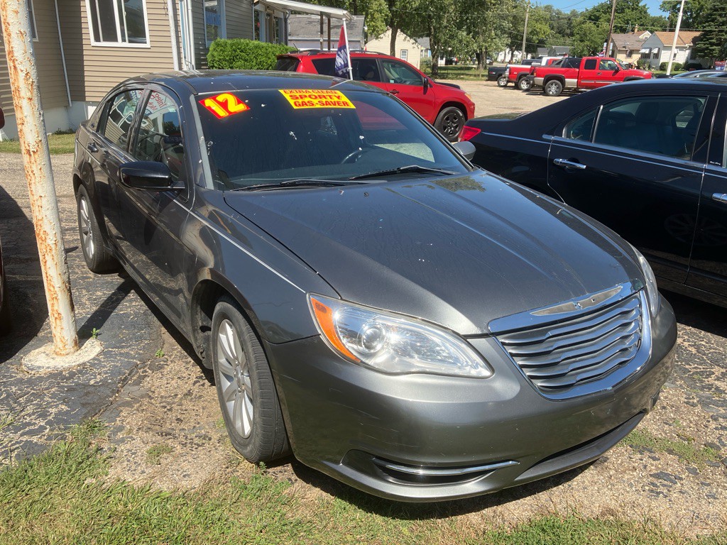 2012 Chrysler 200 Image 2